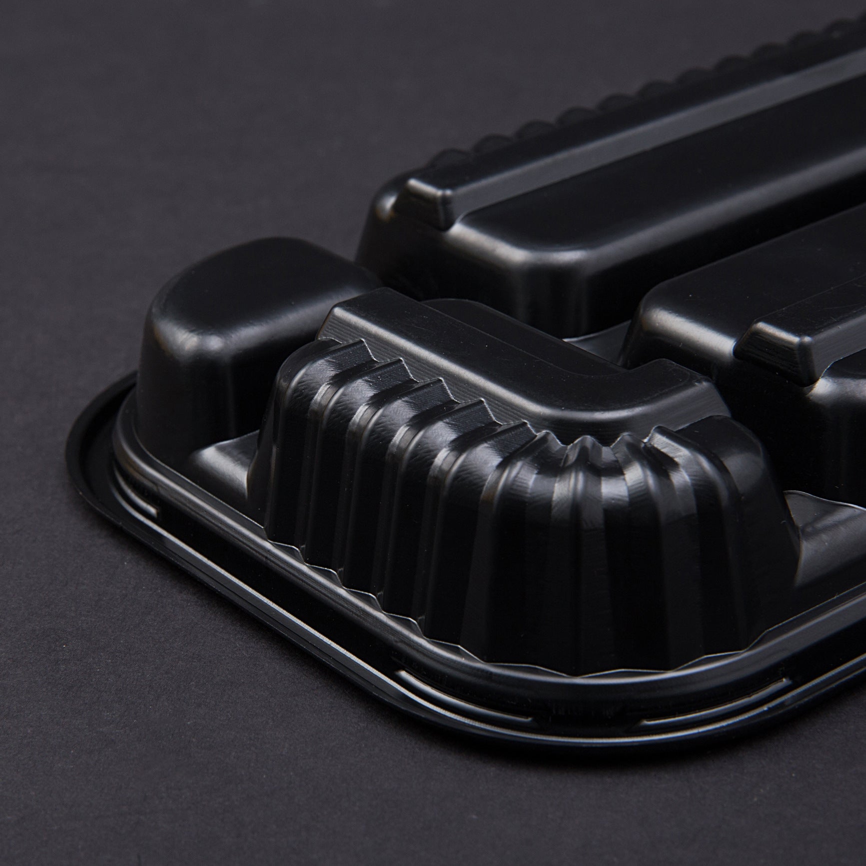 4-Compartment Plastic Disposable Food Container with Lid - 23 x 13 x 5.5 cm