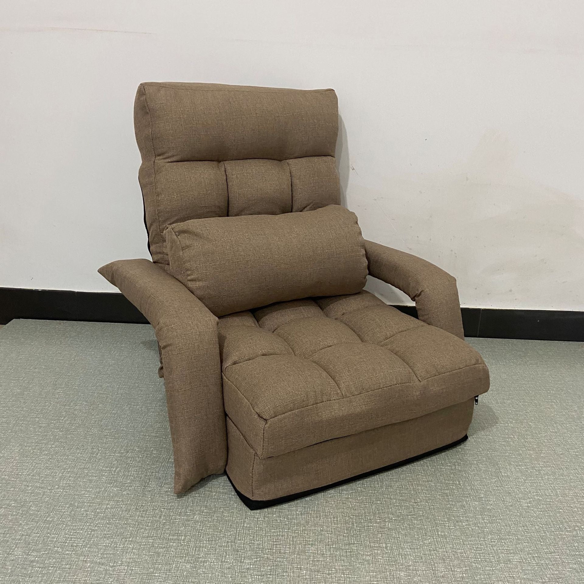 Adjustable Gaming & Relaxing Recliner Chair Lounger with Armrests & Side Pockets